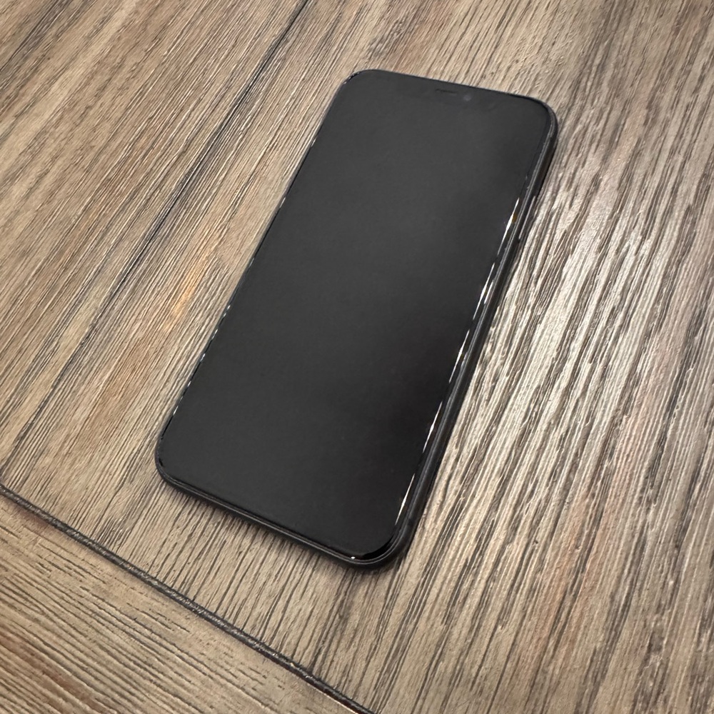 iPhone 11 - Picture 2 of 8